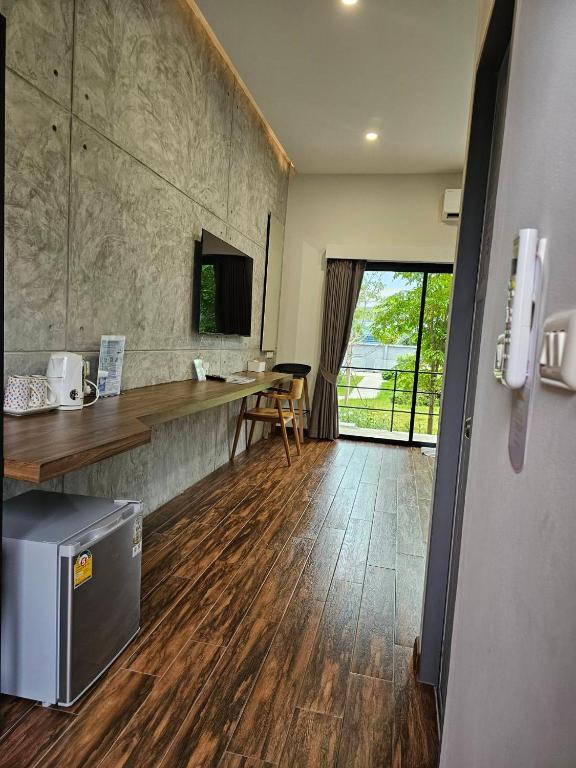 Destino Hotel Surin - Twin Room With Private Bathroom