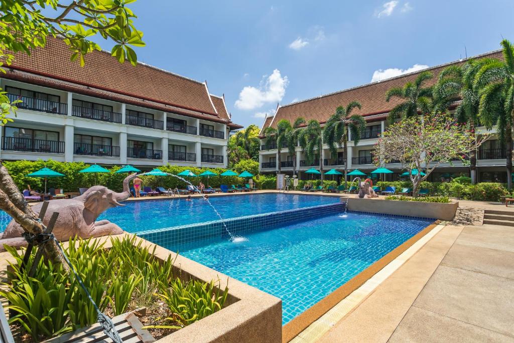 Bazén v ubytování Deevana Patong Resort & Spa nebo v jeho okolí