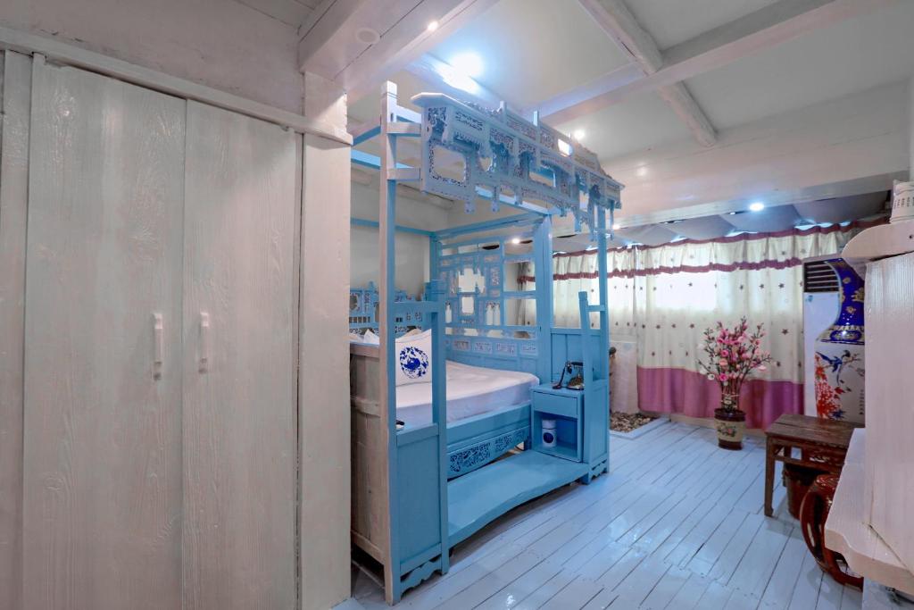 Postel nebo postele na pokoji v ubytování Zhoujia Hostel