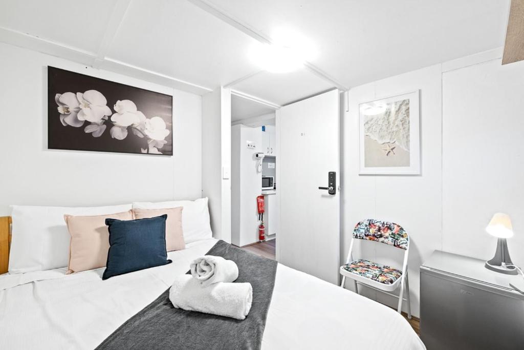 Gallery image of Detached Double Room - Seconds to Transport & Shops - Shared Bathroom in Killara