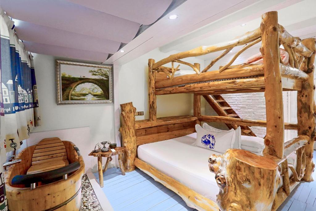 Postel nebo postele na pokoji v ubytování Zhoujia Hostel