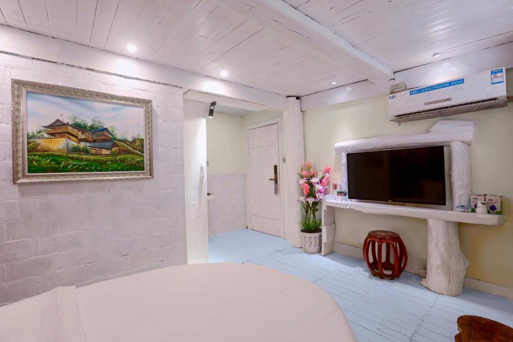 TV a/nebo společenská místnost v ubytování Zhoujia Hostel