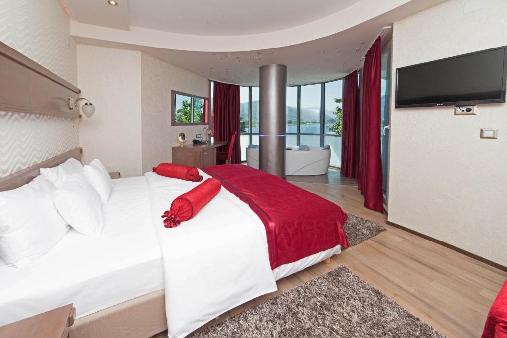 City Palace Hotel - Double Room Deluxe Com Varanda E Vista Para O Lago