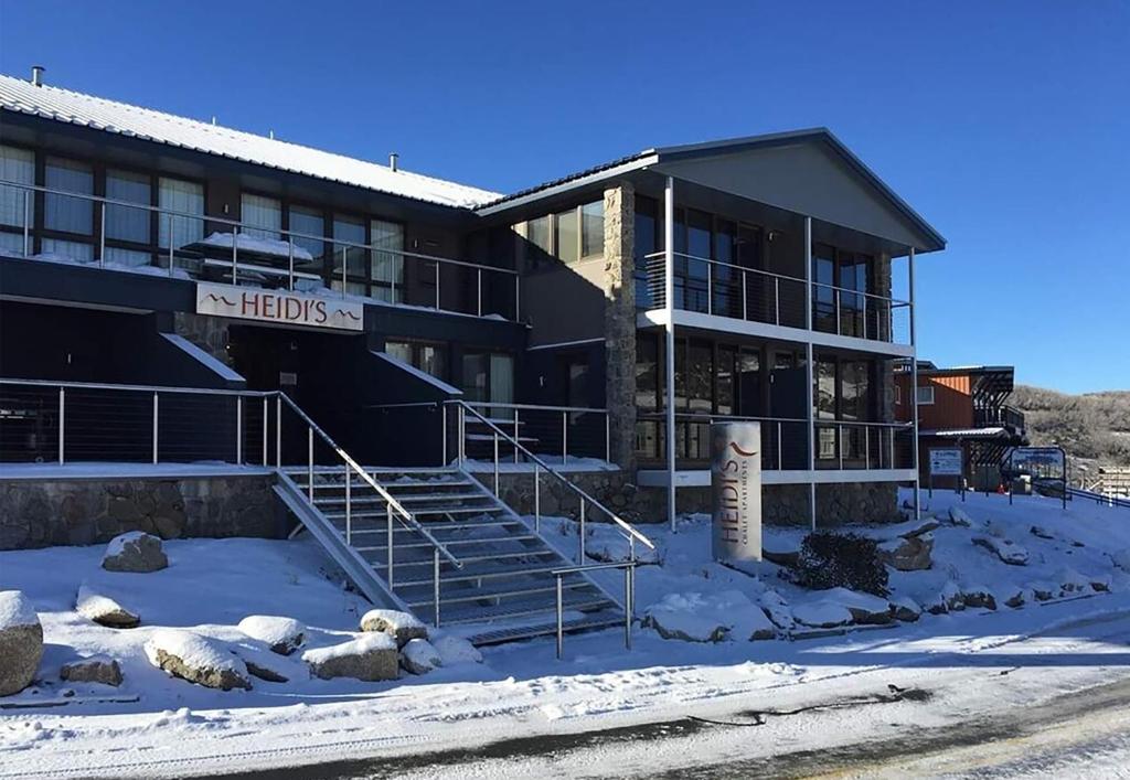 Mountain View Chalet at Heidis talvel