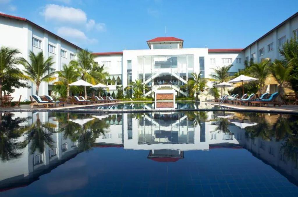 Bazén v ubytování EG Paradise Angkor Villa Hotel nebo v jeho okolí