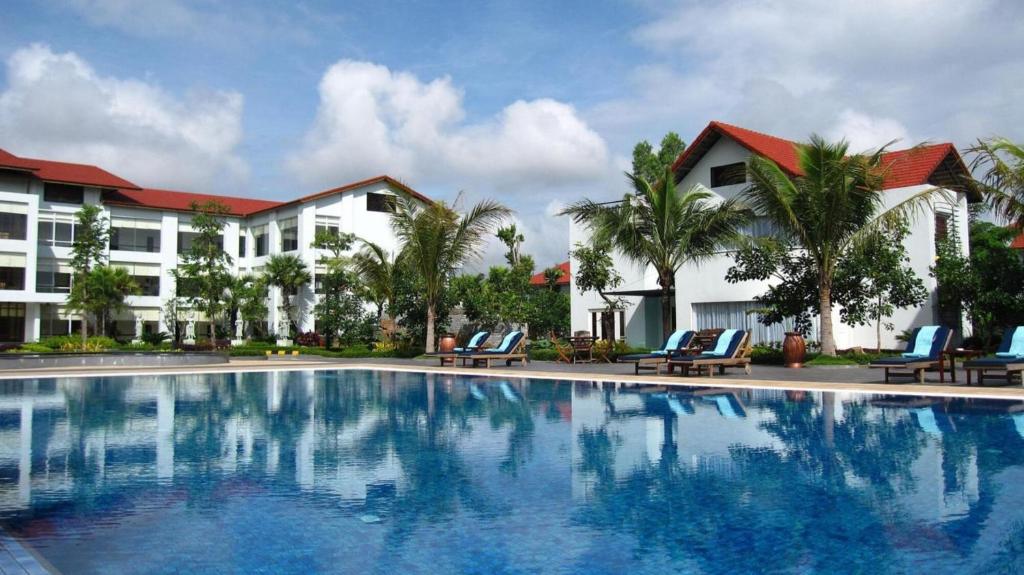 Bazén v ubytování EG Paradise Angkor Villa Hotel nebo v jeho okolí