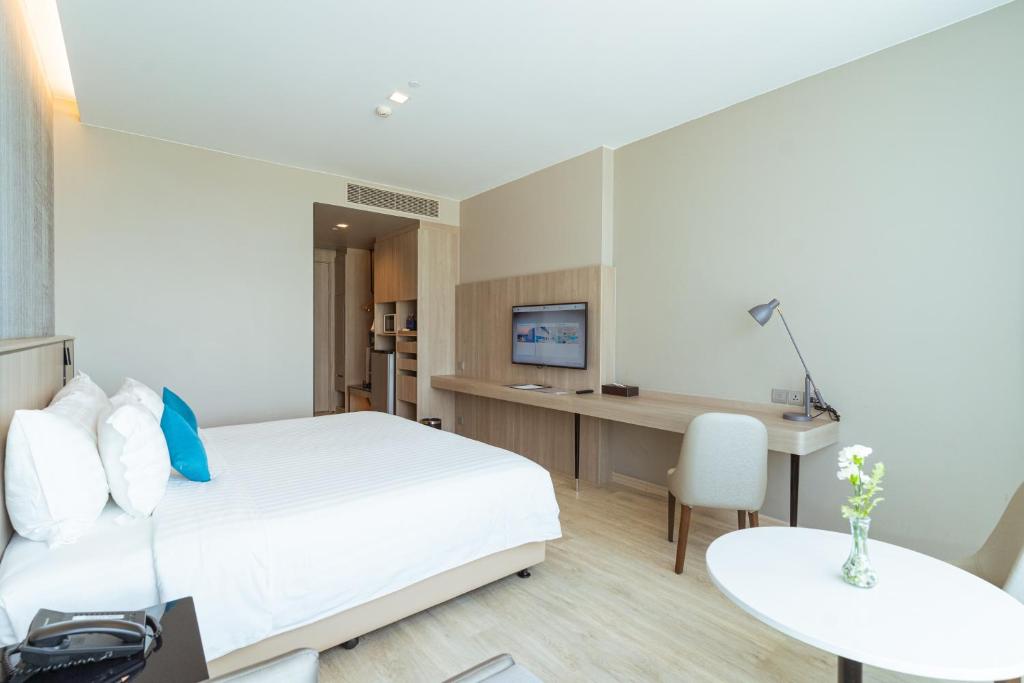 Centre Point Hotel Terminal21 Korat - Deluxe King Room 2 PAX