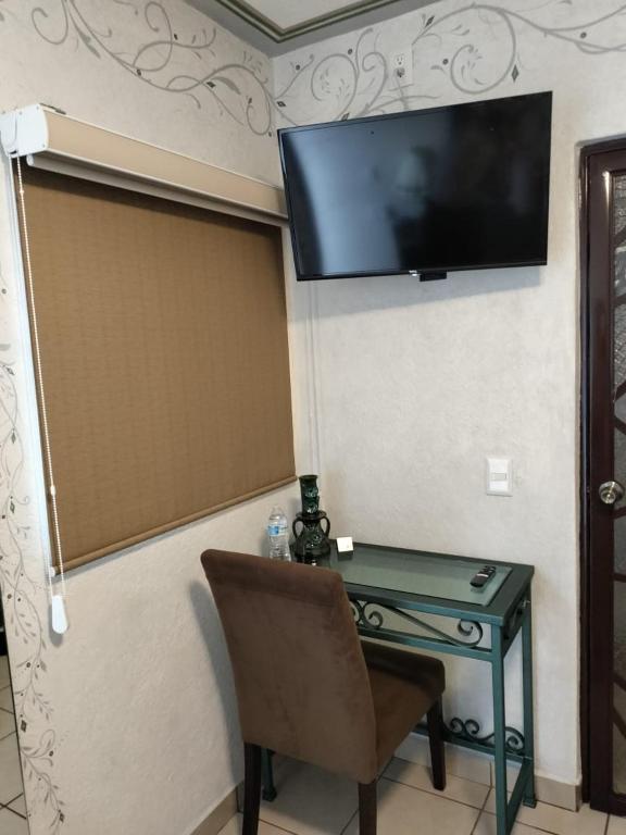 TV a/nebo společenská místnost v ubytování HOTEL CASA LIMON
