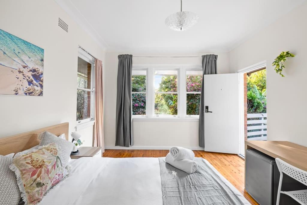 Foto dalla galleria di Courtyard Double Room - Next to Transport & Shops - Shared Bathroom a Killara
