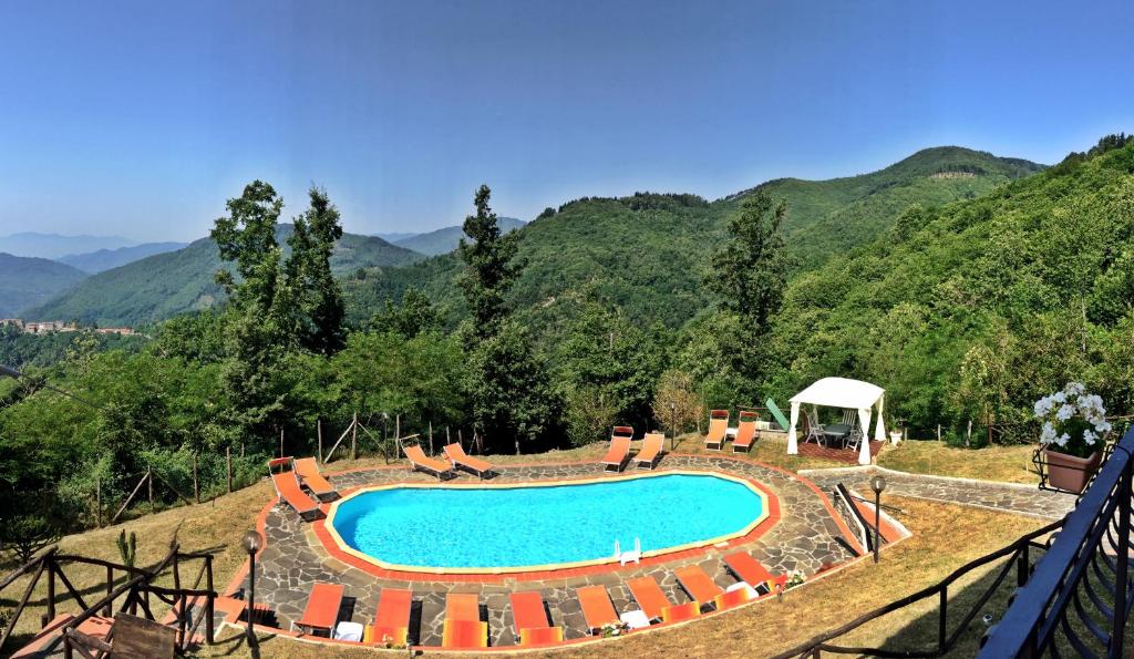 a swimming pool in the middle of a mountain at Villa Eleonora in Piteglio