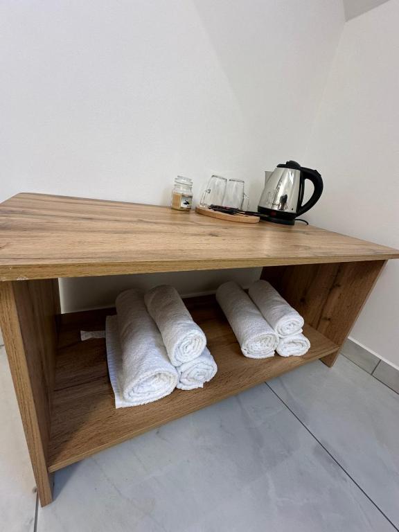 Příslušenství pro přípravu čaje a kávy v ubytování M-23 Hotel