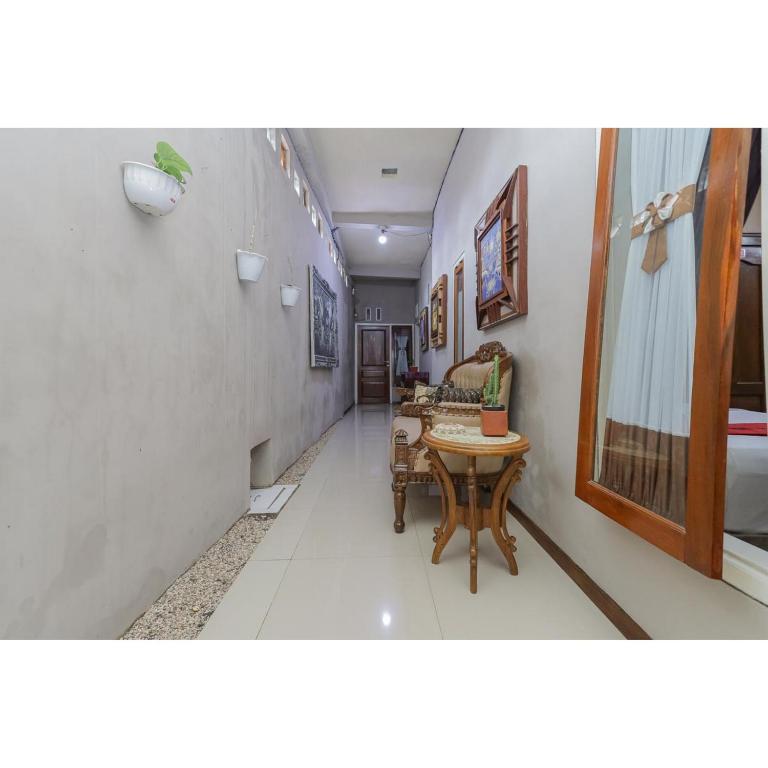 Posezení v ubytování Reddoorz Syariah at House Of Melati Kepanjen