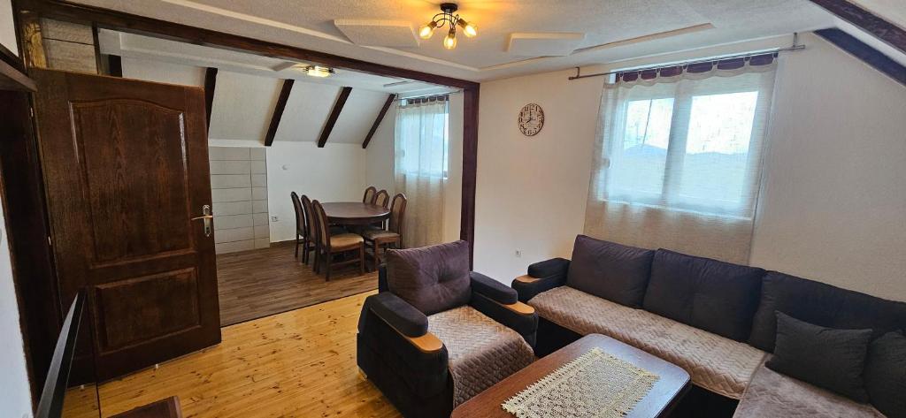 Posezení v ubytování Durmitor Panorama Lodge