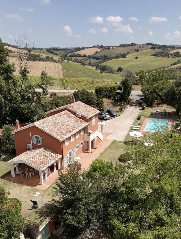 Bazén v ubytovaní Villa LeMarche b&b alebo v jeho blízkosti