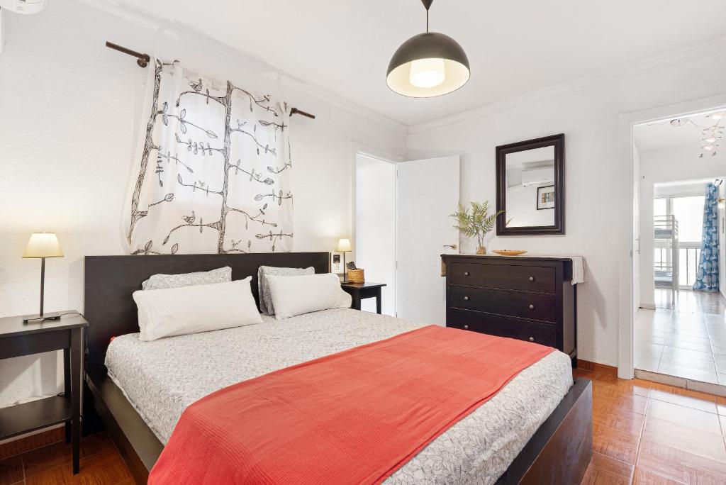 Posteľ alebo postele v izbe v ubytovaní Beach apartment in Malaga