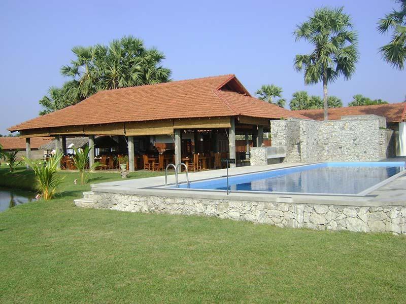 Bazén v ubytování Thompukandam Village Resort nebo v jeho okolí