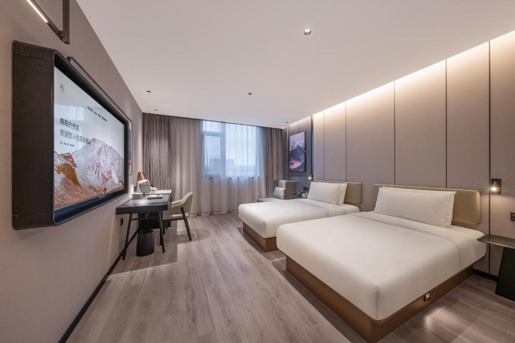 Μια τηλεόραση ή/και κέντρο ψυχαγωγίας στο Atour Hotel Qingdao North Station Zhenhua Road