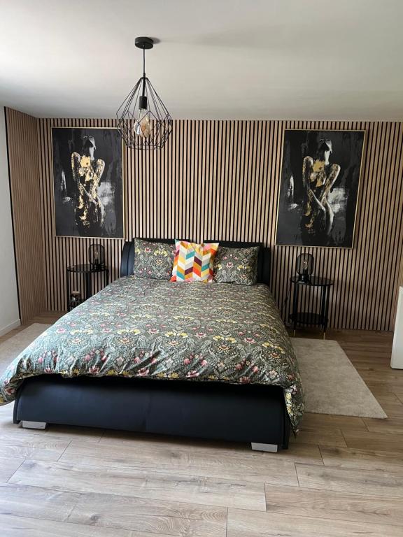 a bedroom with a large bed in a room at Résidence du Moulin 2-C Proche de Pairi Daiza - Parking Gratuit in Boussu