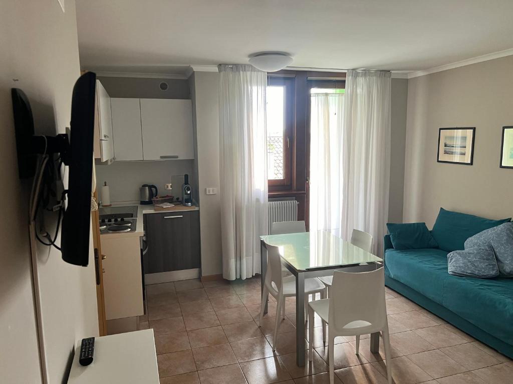 Η κουζίνα ή μικρή κουζίνα στο Hotel Lydia