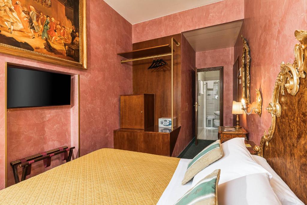 a bedroom with a bed and a tv on a wall at Hotel Marconi in Venice
