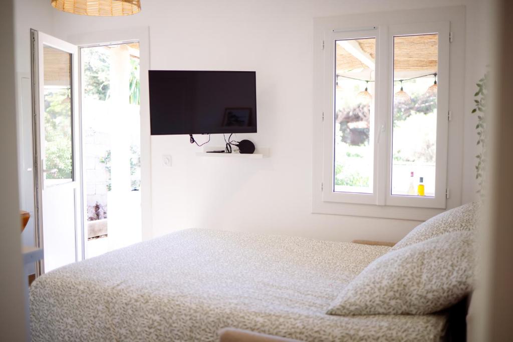 Postel nebo postele na pokoji v ubytování Maisonnette vue mer au Pradet