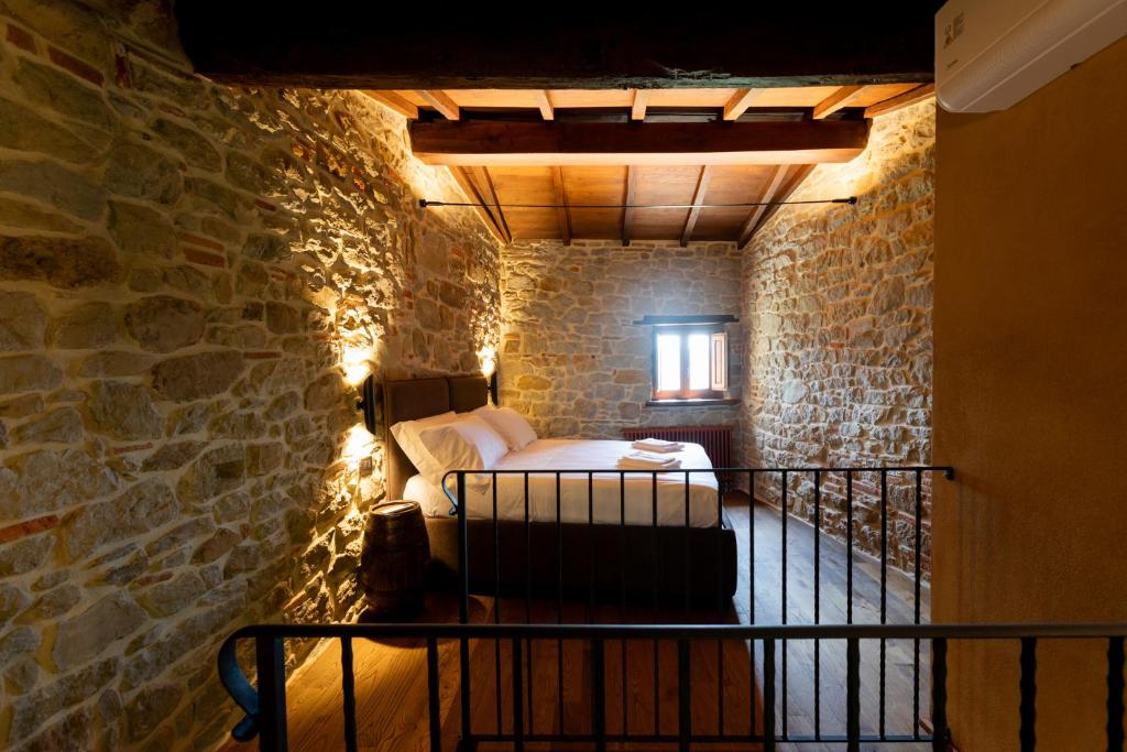 Podere Giusto - Deluxe Double Room With Castle View