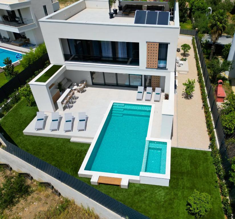 Πισίνα στο ή κοντά στο Villa Nikandra - A designer's dream -