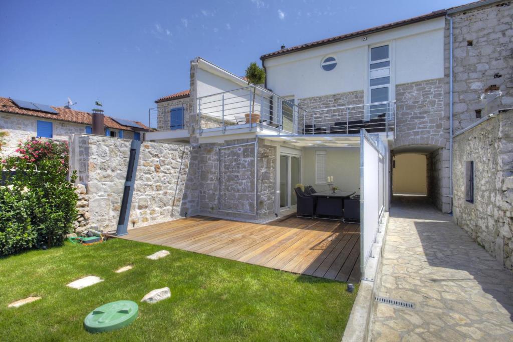 Waterfront Home - Villa Sailor\