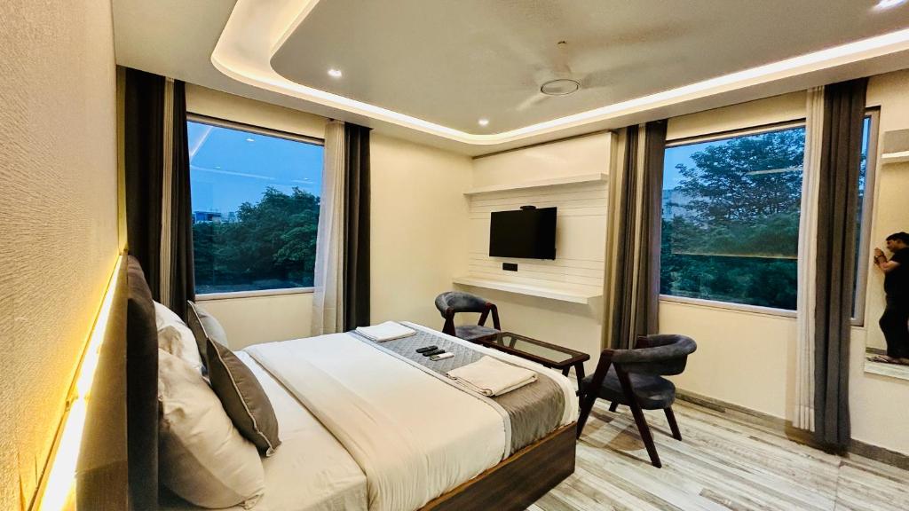 Raksha Suites & Banquet Greater Noida - 豪华室