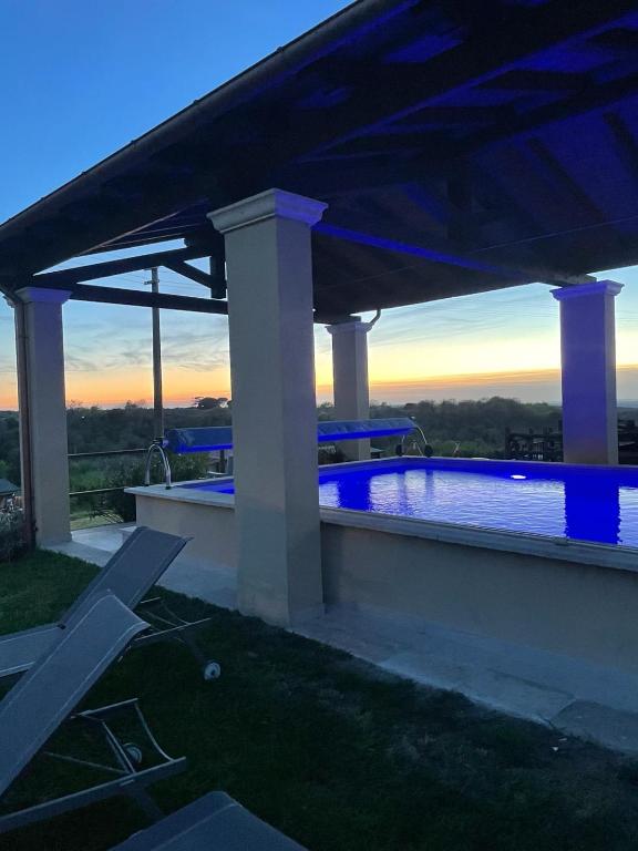 Bazén v ubytování Suite le Scuderie a "le Moline" vita in fattoria nebo v jeho okolí