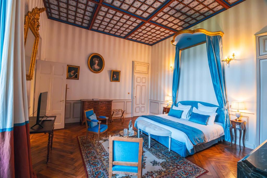 Postel nebo postele na pokoji v ubytování Château de Thorens