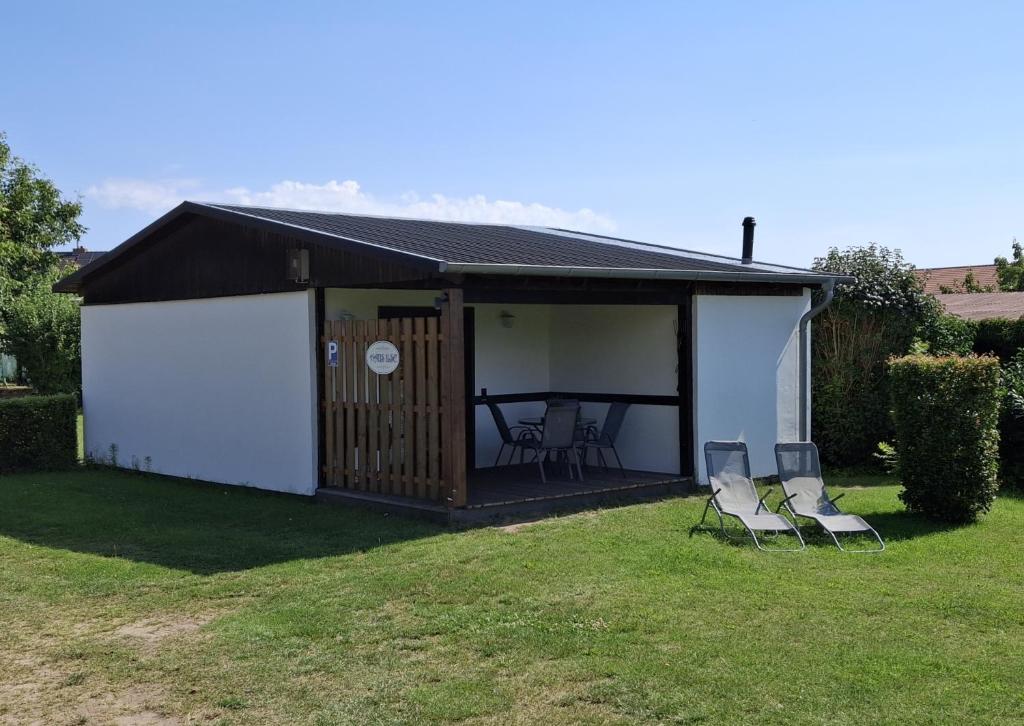 a garage with a table and chairs in a yard at Haus Ilse in Waren