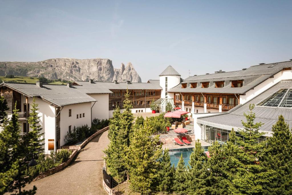 Nespecifikovaný výhled na hory nebo výhled na hory při pohledu z hotelu