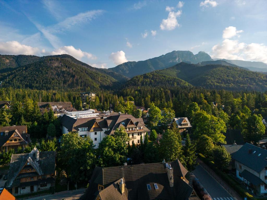 Nespecifikovaný výhled na hory nebo výhled na hory při pohledu z hotelu