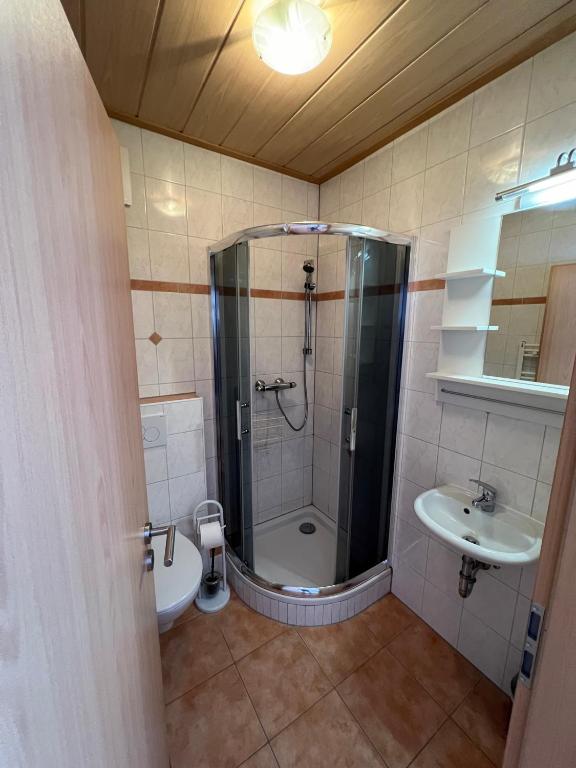 Gasthaus & Metzgerei Besenhardt - Habitación Doble Con Baño Privado