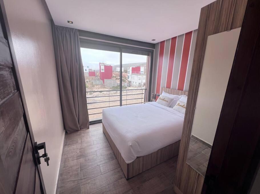 Postel nebo postele na pokoji v ubytování Appartement No 6 vue sur mer au loin