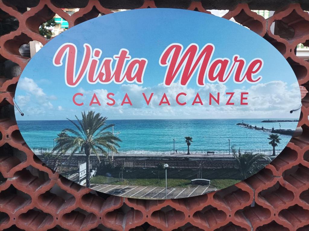 un cartello con la scritta "Visitaja Mar Casino Las Vegas" di Vista Mare a 150 mt dalla spiaggia - free parking e AC a Pietra Ligure