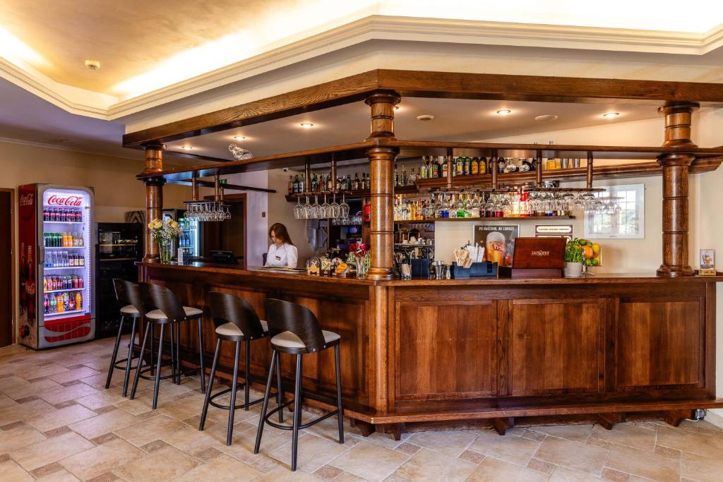 Lounge nebo bar v ubytování Hotel Dziki Potok Karpacz Konferencje & SPA