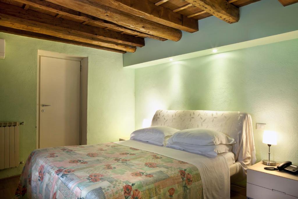 Postel nebo postele na pokoji v ubytování Boutique Hotel Scalzi - Adults Only
