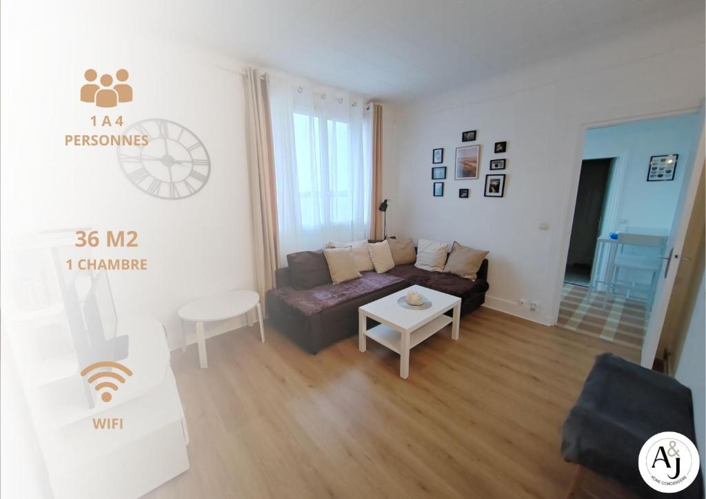 un salon avec un canapé et une table dans l'établissement Charmant appartement - Gare SNCF-RER et sites JO 2024, à Saint-Cyr-lʼÉcole
