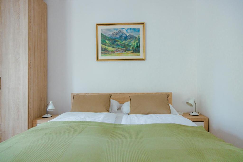 Postel nebo postele na pokoji v ubytování BRIDGE apartments