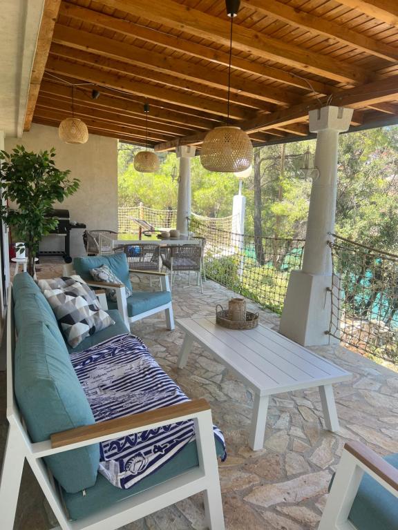 Gallery image of Robinsone House La Storia in Jelsa