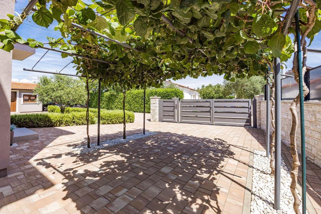 Zahrada ubytování Villa mit privatem Pool, WLAN, Klima und Bäder en suite