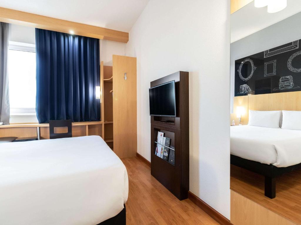 Postel nebo postele na pokoji v ubytování ibis Kyiv City Center