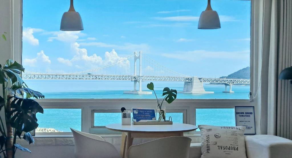 광안대교가 바로 보…