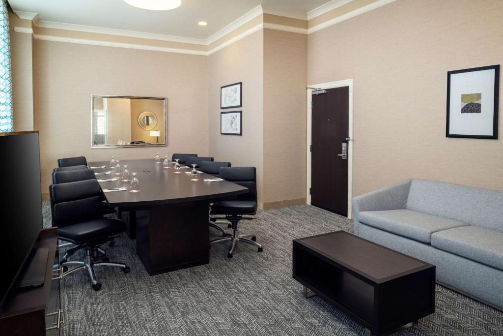 Embassy Suites Saint Louis - Downtown photo