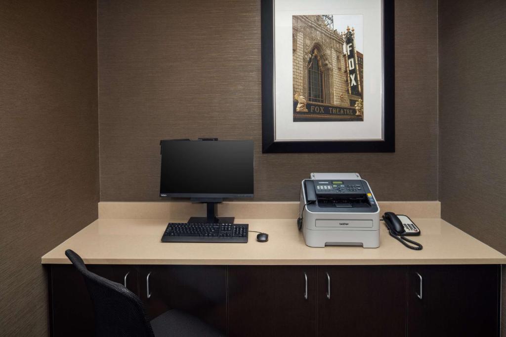 Embassy Suites Saint Louis - Downtown photo