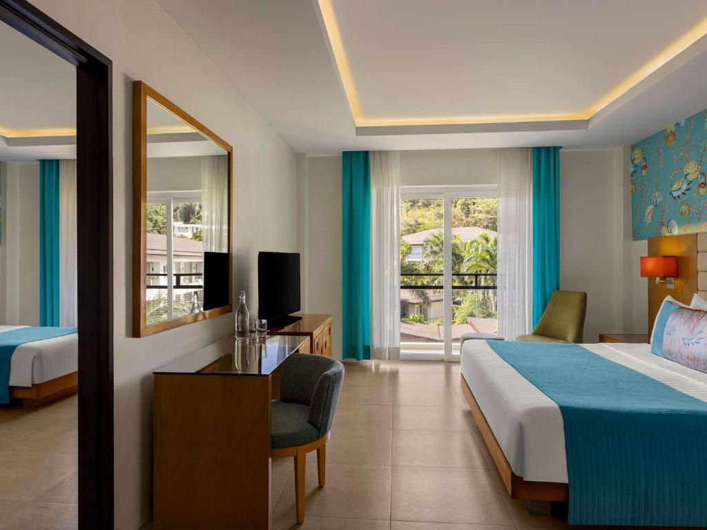 Postel nebo postele na pokoji v ubytování Movenpick Resort & Spa Boracay