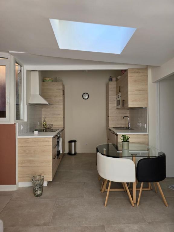 Hotel Renovated Loft next to Monaco, a kitchen with a glass table and chairs in a room at Renovated Loft next to Monaco in Roquebrune-Cap-Martin