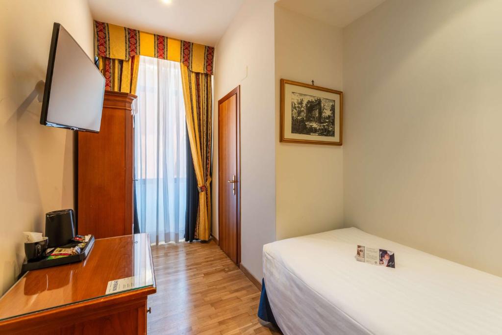 TV a/nebo společenská místnost v ubytování Hotel Raffaello - Sure Hotel Collection by Best Western